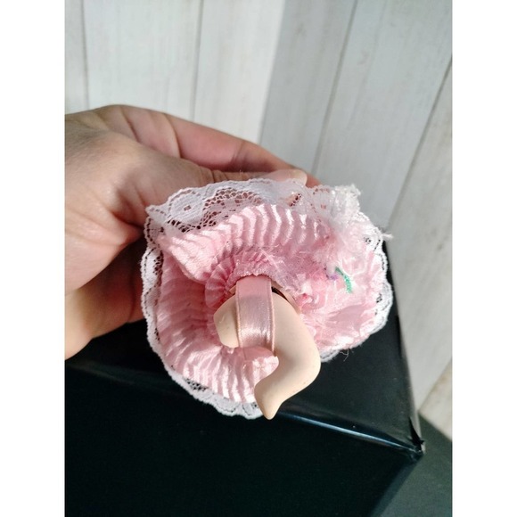 Mini Porcelain Dolls lot of 4 and 2.5" tall - Picture 16 of 16